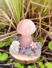 Load image into Gallery viewer, Teeny mouse under mushroom