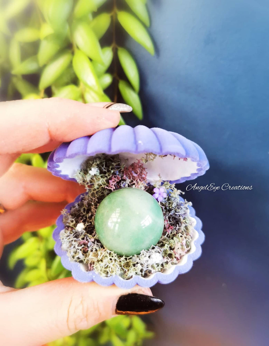 Purple clam with Green aventurine